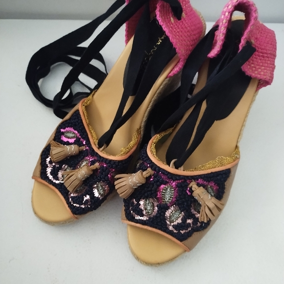 MEHER KAKALIA SHOES - Picture 3 of 10
